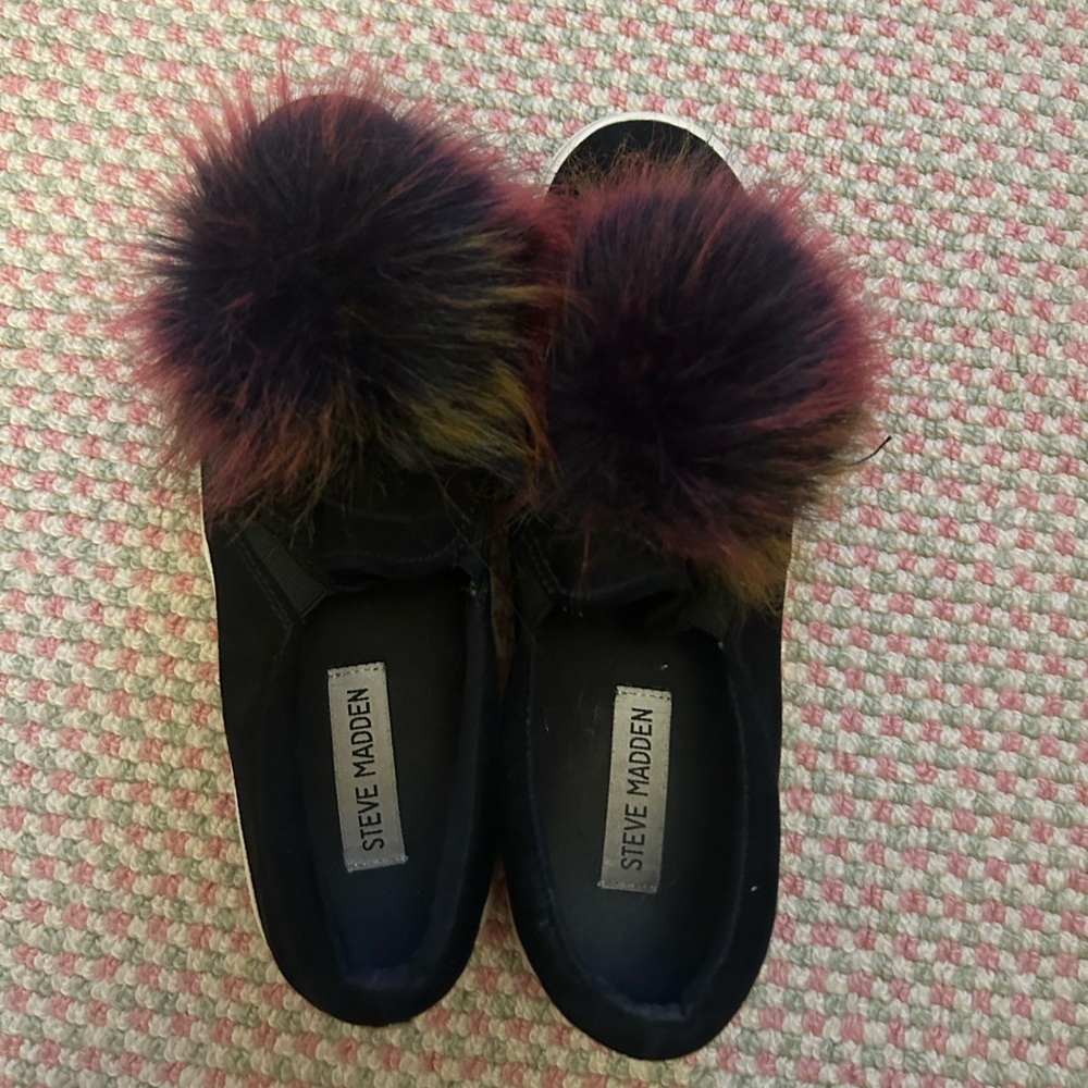 STEVE MADDEN Slip on shoes with rainbow Pom Pom, great worn condition, size 7